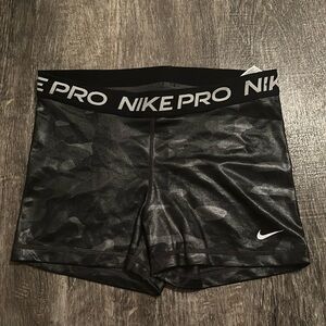 Nike Pros - Black Camo